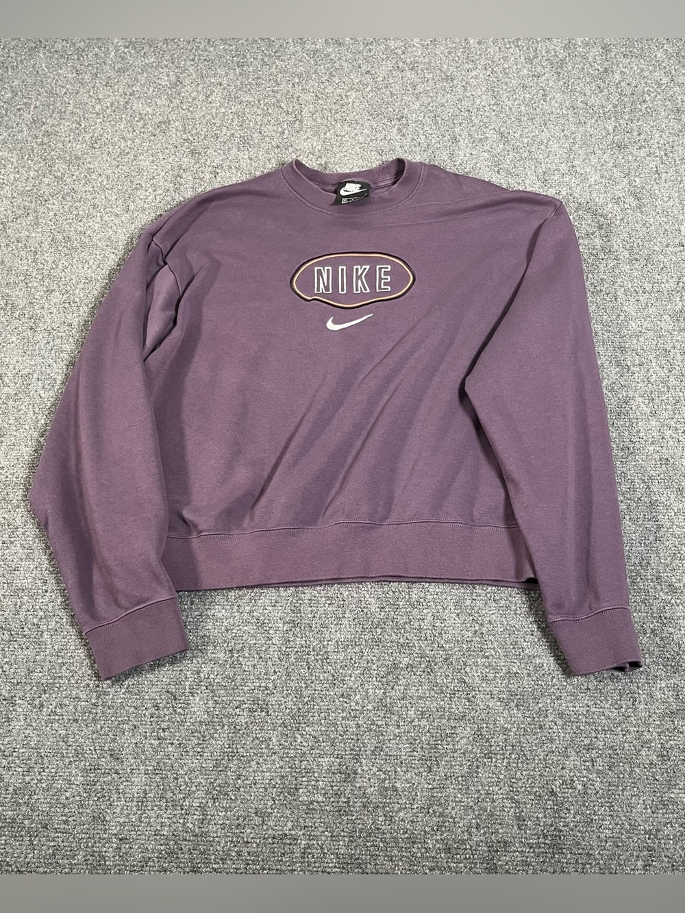 Nike Sweatshirt Womens Medium Purple Crewneck Graphic Swoosh Logo Embroidered